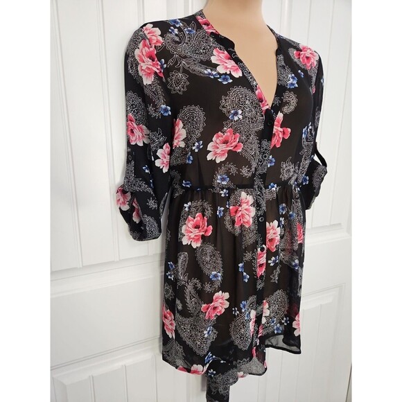 Torrid Top Hi Lo Button Front Roll Tab Sleeve Paisley And Floral Size 2 us 18-20 - Picture 2 of 10